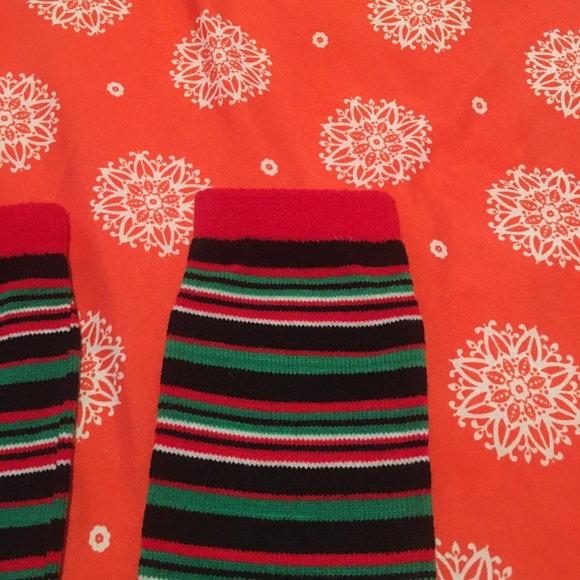 NWOT SANTA TOE SOCKS - Picture 9 of 10